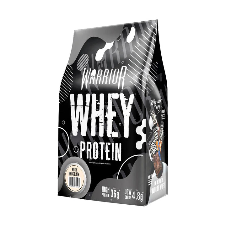 Weiße Dose Warrior Whey Protein 1kg mit blauem und orangefarbenem Label, Produktname und Nährwertangaben sichtbar