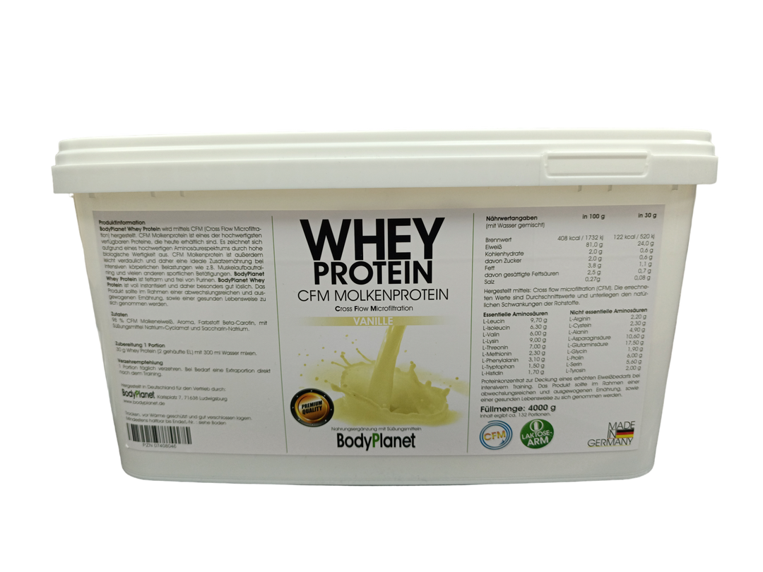 Weiße Dose Whey Protein von BodyPlanet mit blauem Label, Produktname und Nährwertangaben sichtbar.